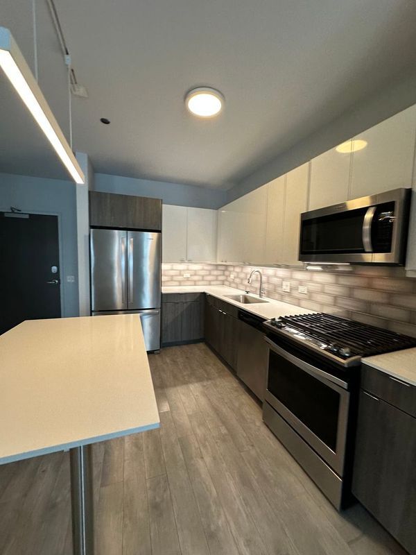 Photo - 1025 W Addison St