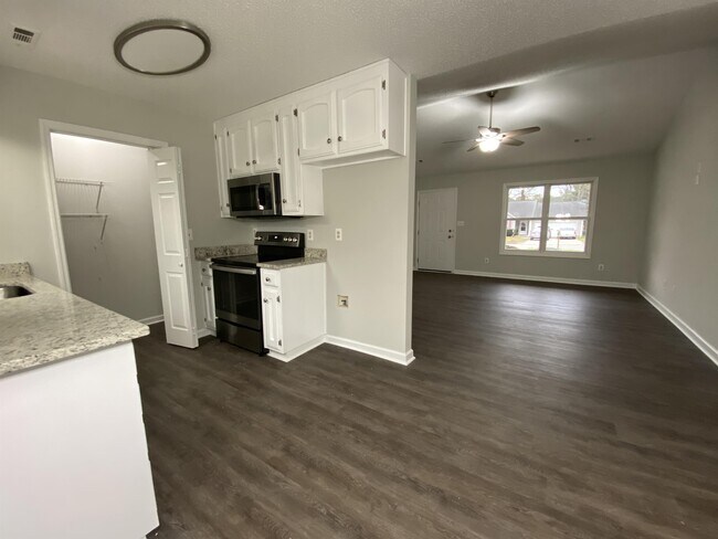 Photo - 107 Ann Bradley Dr