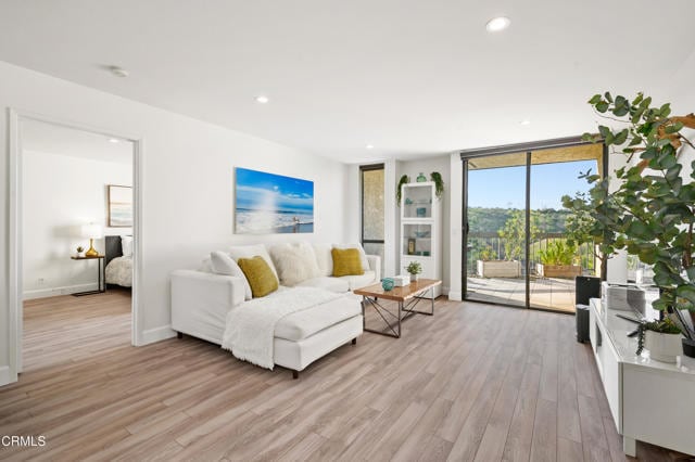 Building Photo - 4239 Vía Arbolada Unit 104