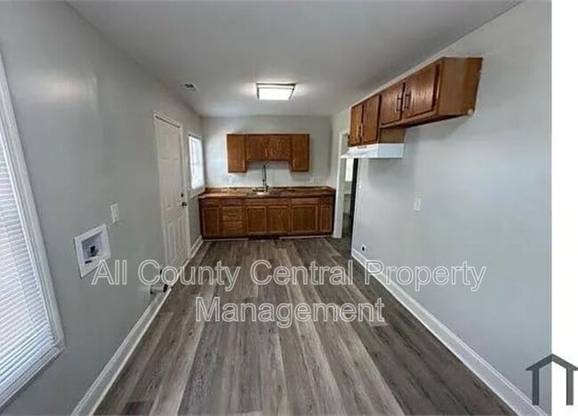 Photo - 1601 Center St S