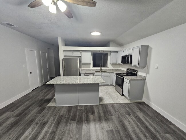 Photo - 919 Crestwood Dr