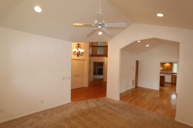Photo - 2100 N Timberline Rd
