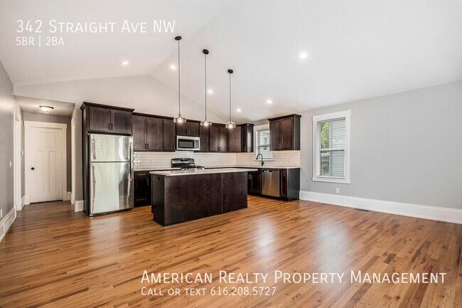 Photo - 342 Straight Ave NW