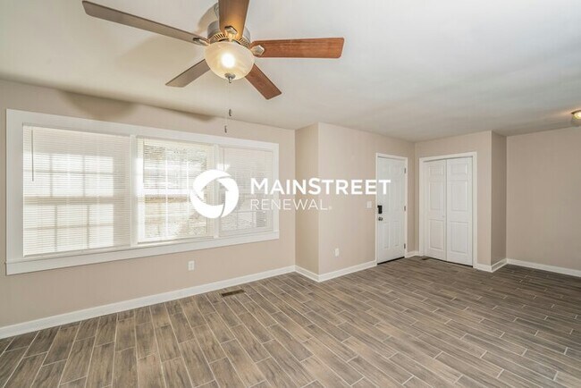 Photo - 3 Bedroom Pet-Friendly Home in Center Poin...