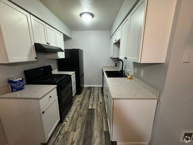 Building Photo - Beautiful 2 bedroom 1 1/2 bath Rental