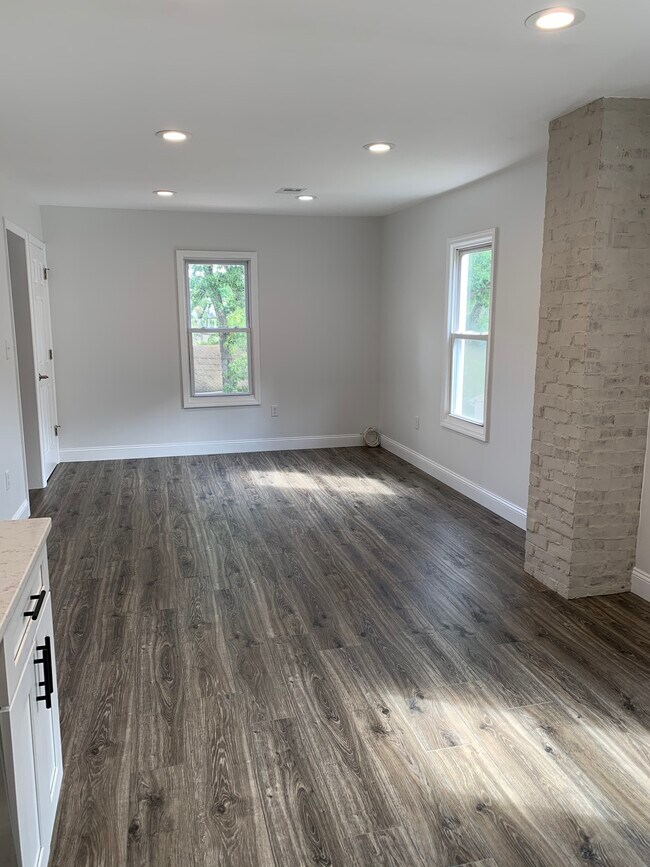 Living or Dining Room - 93 Robert St Unit B