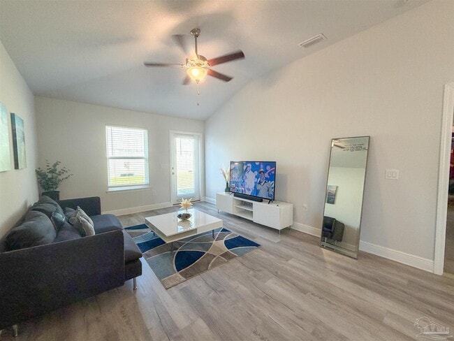 Photo - 392 Hilburn Ln