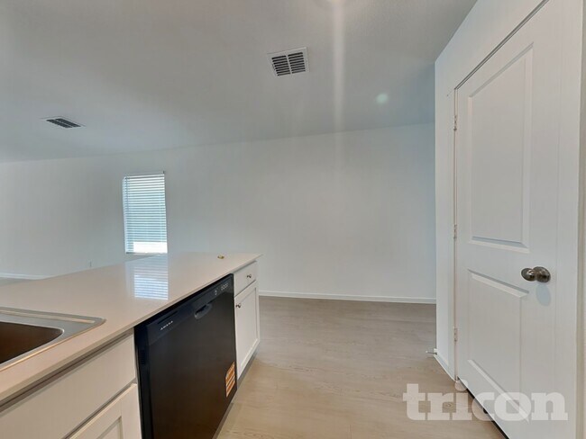 Photo - 827 Ponderosa Ln