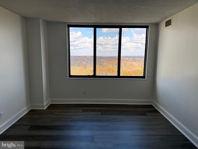 Photo - 5225 Pooks Hill Rd Unit 1625S