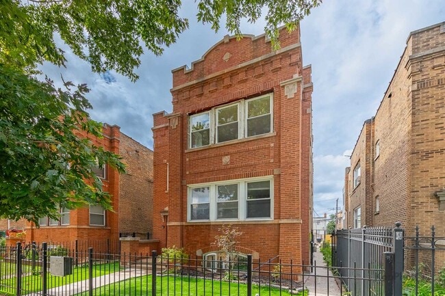 3818 N Kimball Ave