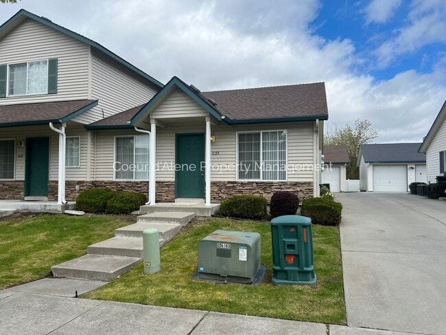 Building Photo - 1135/1137/1139 W Sumac Unit 1135