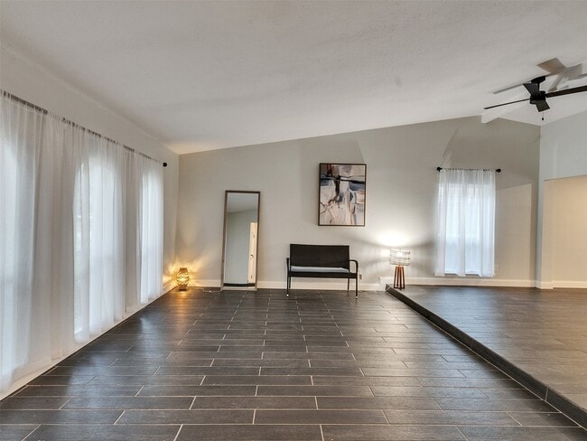 Photo - 2123 Quail Valley E Dr