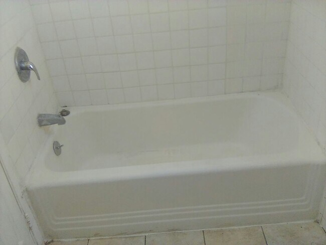 Photo - 594 Roosevelt Ave Unidad 2b