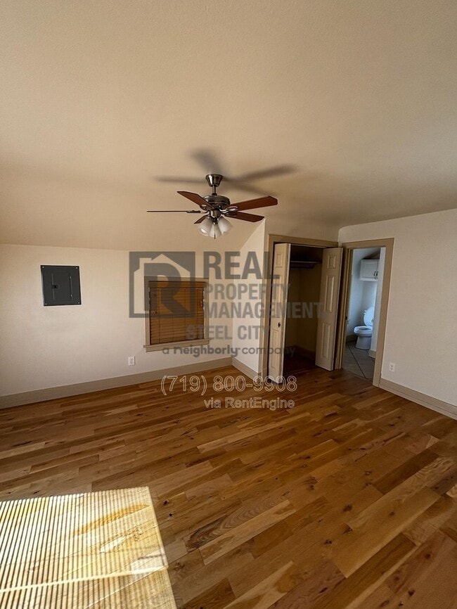 Photo - 902 W 11th St Unit 4