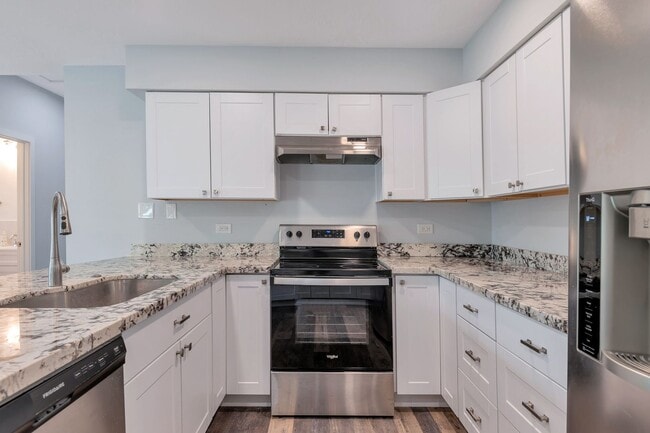 Photo - Huge house remodeled and close to ASU. Pool and Turf in the yard