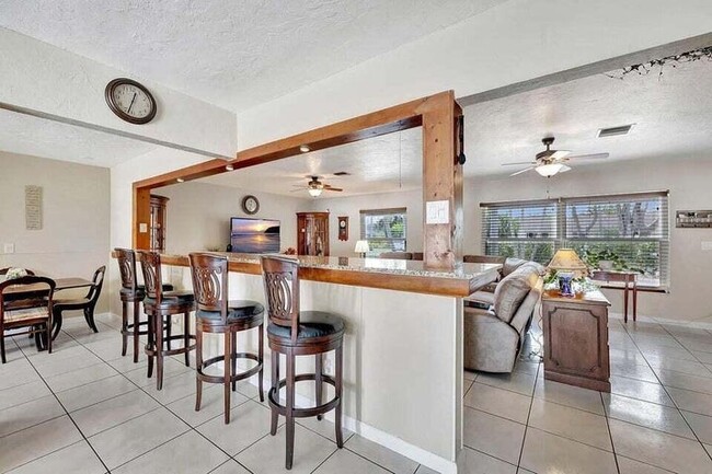 Photo - 7187 Thompson Rd