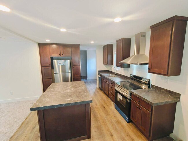 Photo - 824 S 1st St