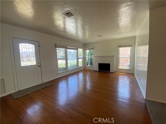 Photo - 3552 Genevieve St N