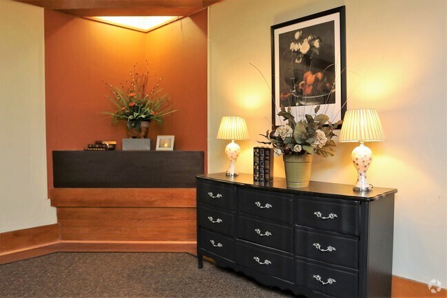 Photo - Fairway Tower & Manor Apartments