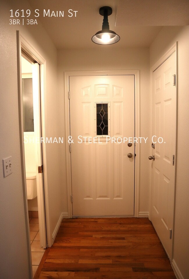 1619 S Main St