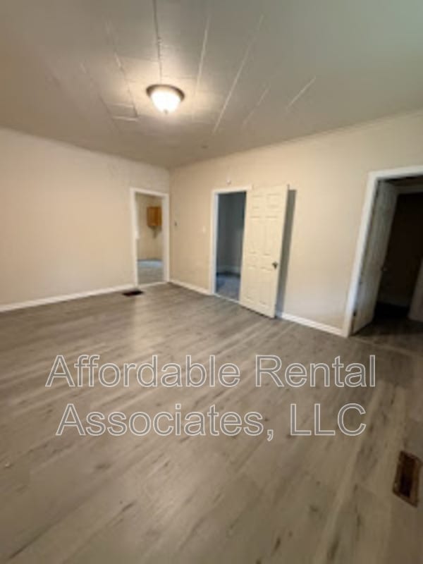 Photo - 616 W Rogers St