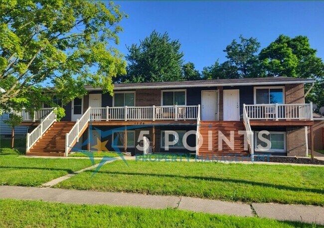 Building Photo - 1174 Chandler Ave