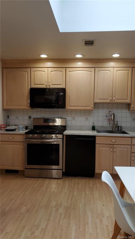 Photo - 12 Van Gogh Ln