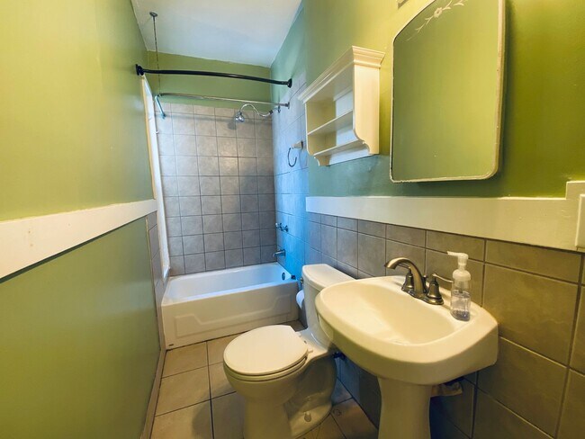 Photo - WE HAVE A CUTE & CLASSY RENTAL ON 16TH! Unit #2 (UL)