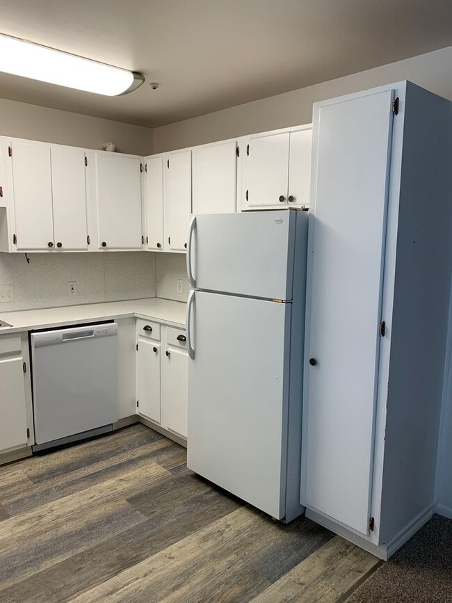 Photo - AVAILABLE NOW!! West side - 2 Bdrm, 1 Bath Unit ERTL - 8040 Huckleberry