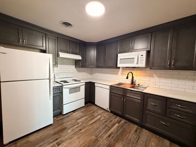 Photo - Available Now!! 1 Bedroom, 1 Bath Upper Level Remodeled Apartment for Rent!!