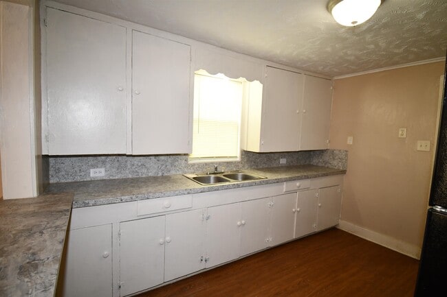 Photo - 613 Jones St