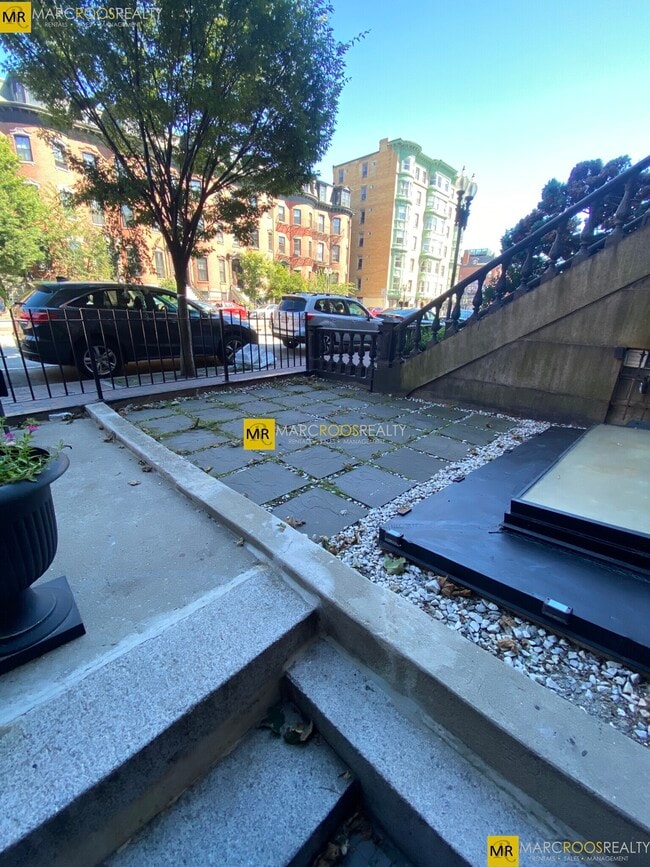 Photo - 471 Massachusetts Ave