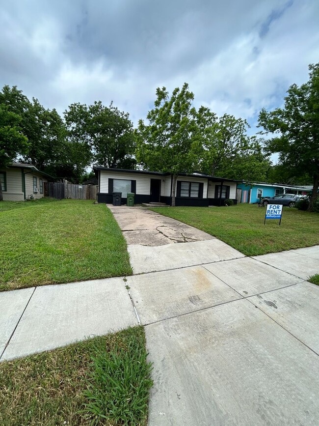 Photo - 2 bed 1 bath house for rent