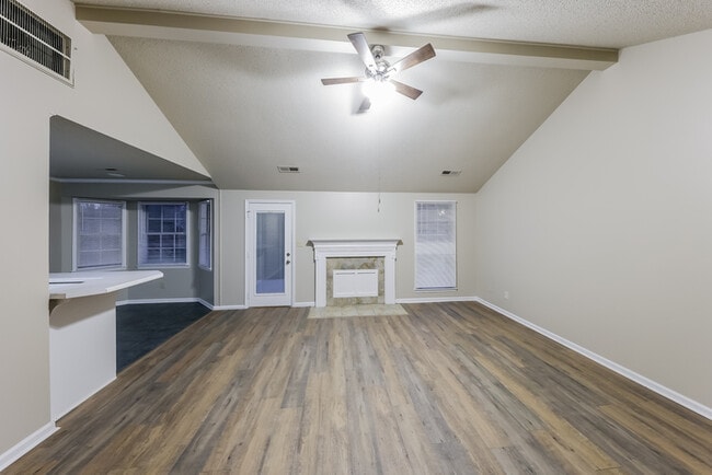 Photo - 100 Springview Ln