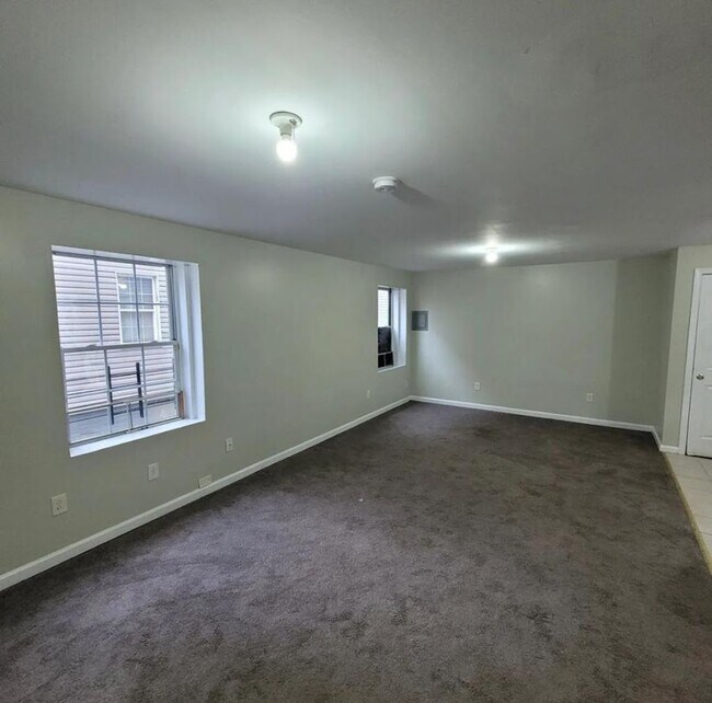 Photo - 239 Lehigh Ave Unidad G