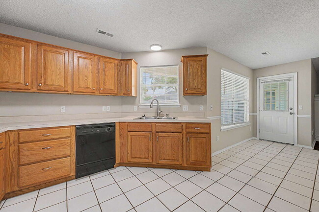 Photo - 313 Summerset St