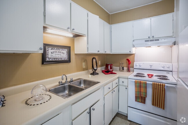 2 BR, 1 BA - Townhome