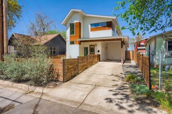 Photo - Home for Lease In East Downtown Austin Holly District