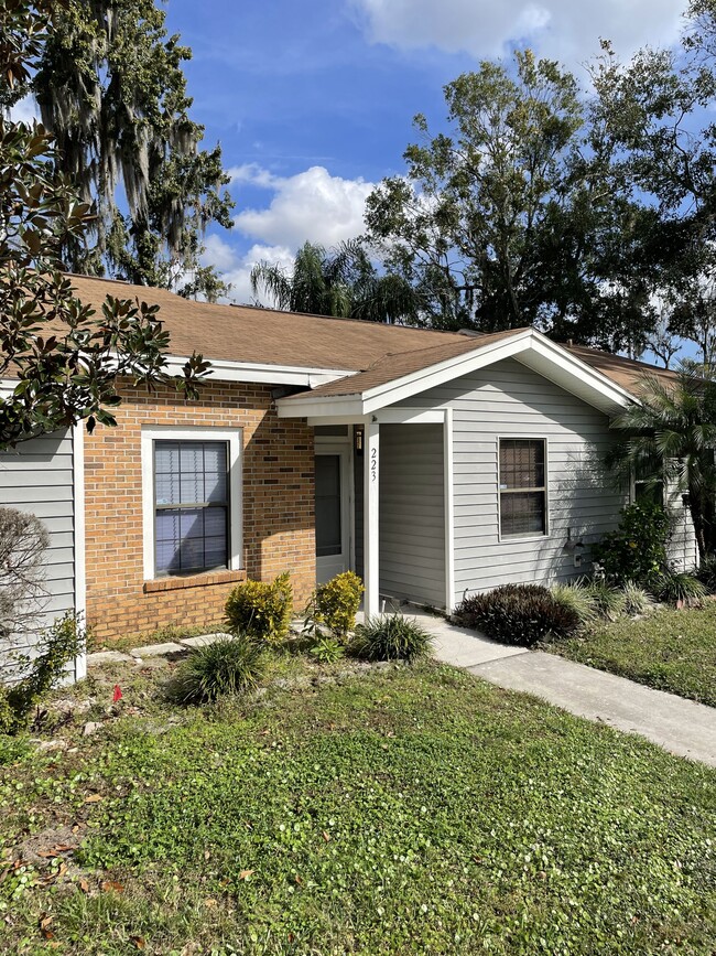 Building Photo - 223 Arbor Cir Rental