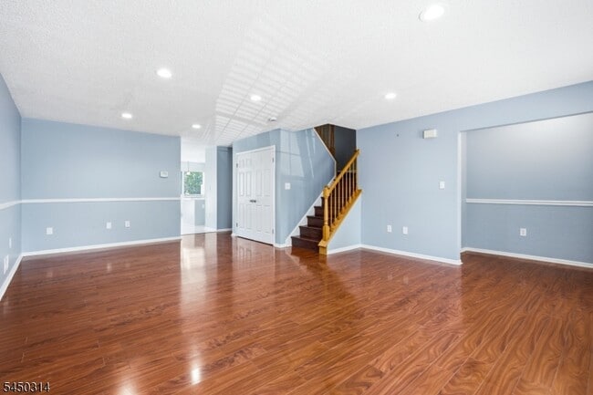 Photo - 9 Balboa Ln
