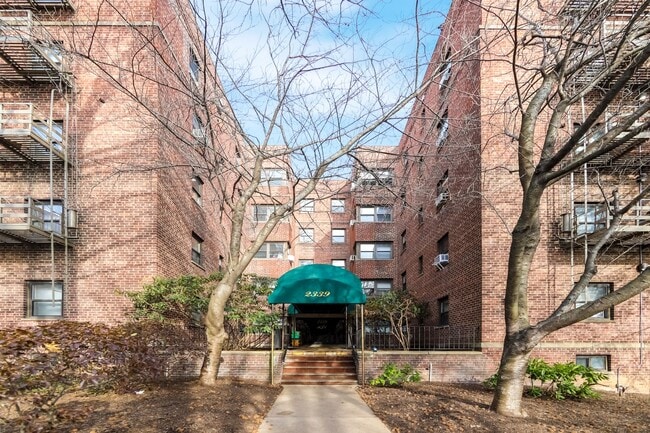 Building Photo - 2339 Hudson Terrace Unit D17 Rental