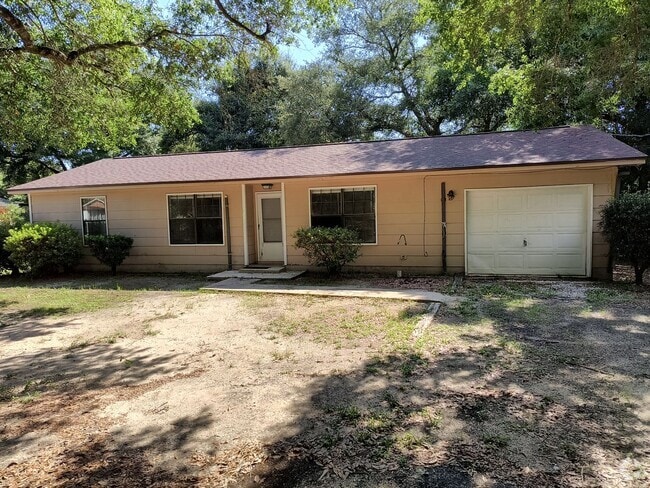 Building Photo - 3 Bedroom 2 Bath Home