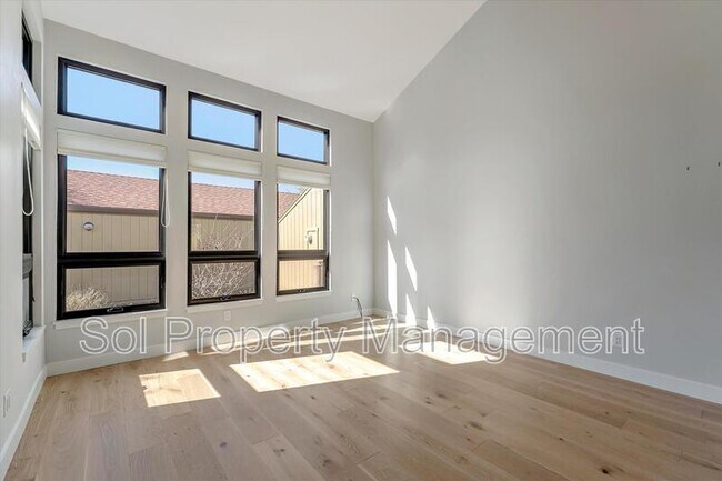 Photo - 2703 Subec Ln