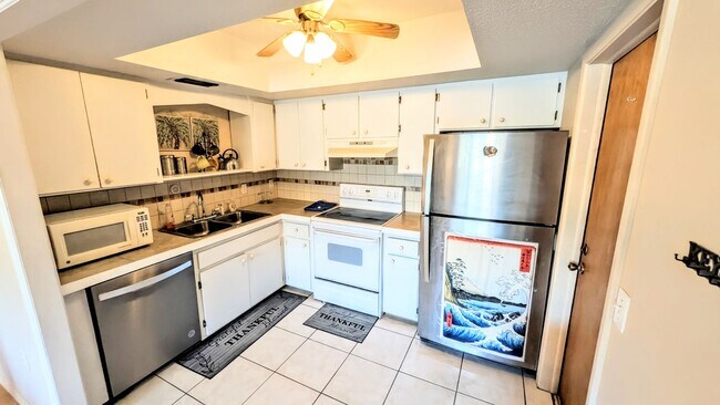 Photo - Annual furnished OPTIONAL 2/1 condo Island life