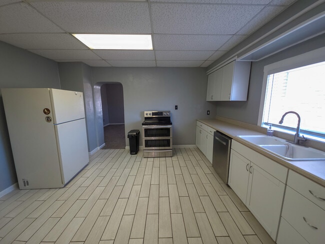 Photo - 321 W 7th St