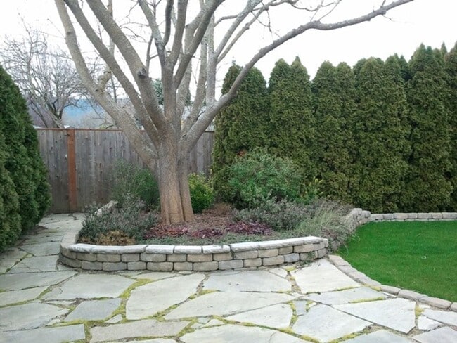 Photo - 3 bedroom, 2 bathroom house located in Central Point - .18 acre lot
