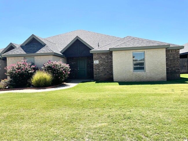 Building Photo - 3 bed 2 bath Duplex - Lubbock Cooper ISD Rental