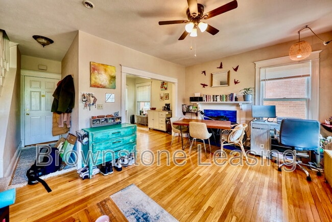 Photo - 1124 Emerson St Unidad #2