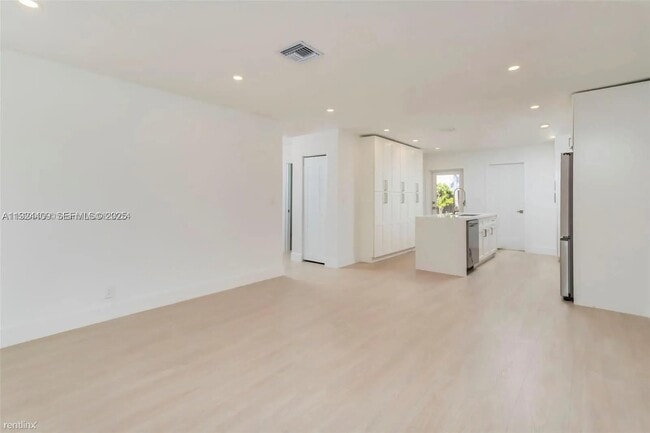 Photo - 1421 NE 30th Ct