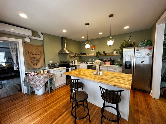 Building Photo - 1204 Delaware Ave Unit Apt 2